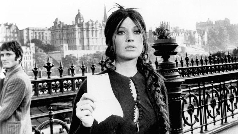 кадр из фильма Девушка с пистолетом