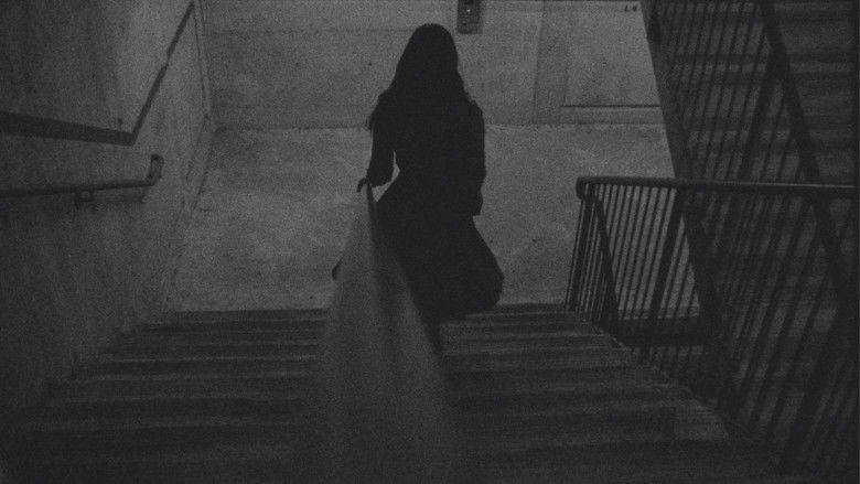 кадр из фильма Backward Glance