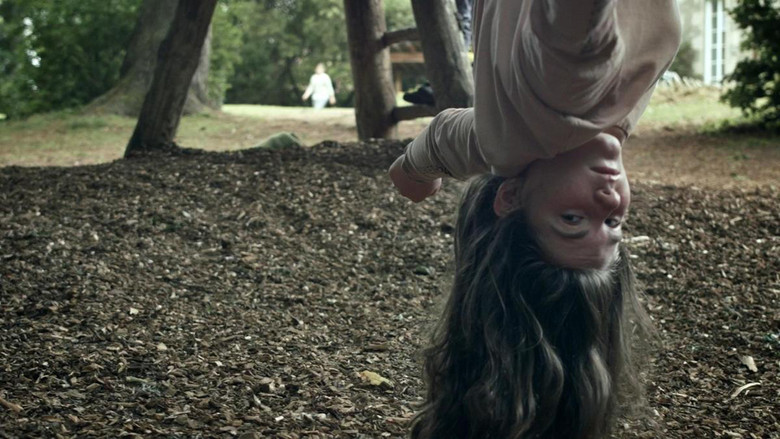 кадр из фильма The Hexagonal Hive and a Mouse in a Maze