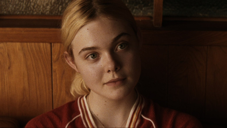 кадр из фильма Совсем низко