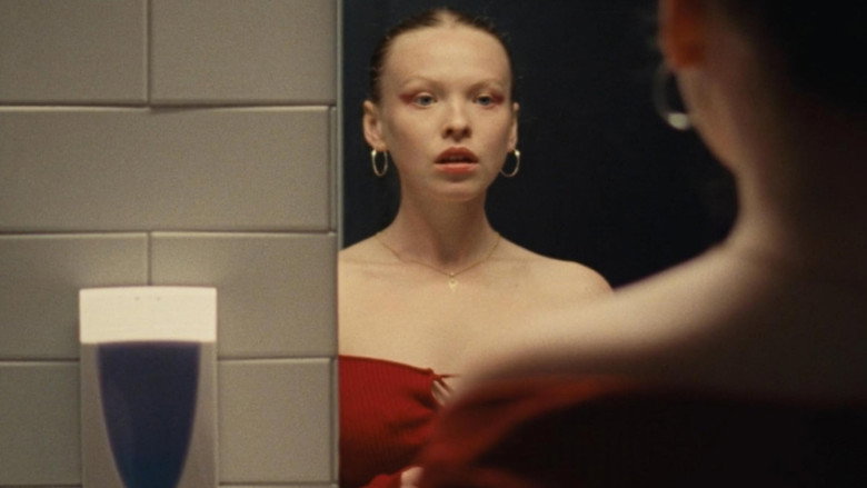 кадр из фильма Pull