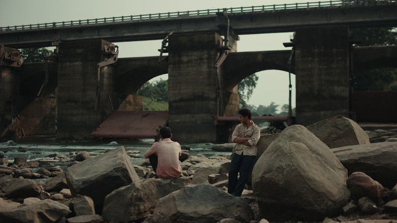 кадр из фильма होमबाउंड