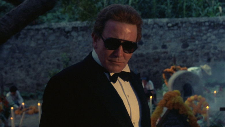 кадр из фильма У подножия вулкана