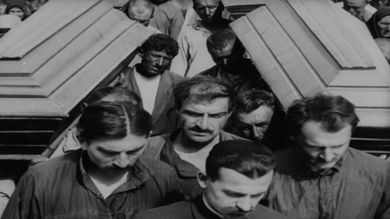 кадр из фильма Дом на вулкане