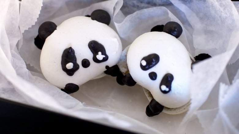 кадр из фильма Making a Macaron