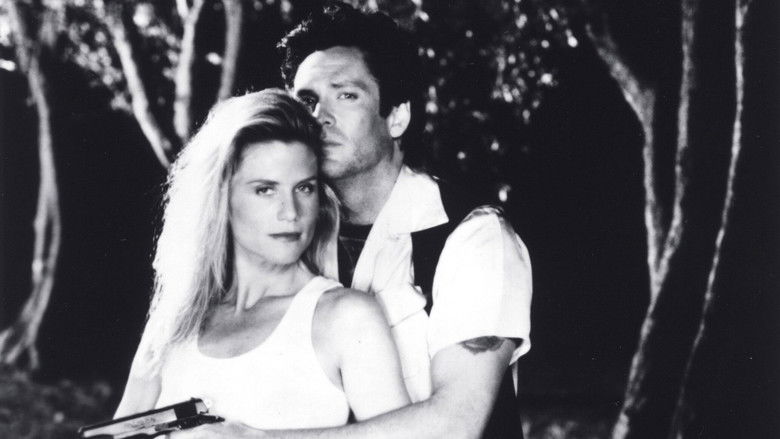 кадр из фильма Fatal Instinct