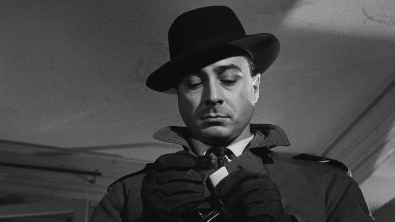 кадр из фильма Спиной к стене