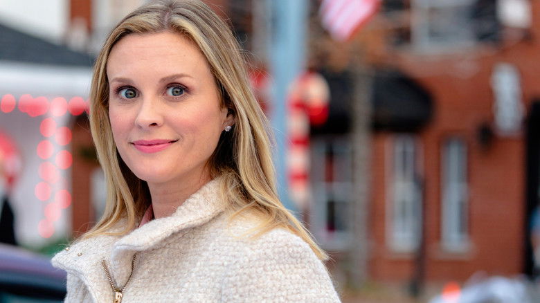 кадр из фильма Love You Like Christmas