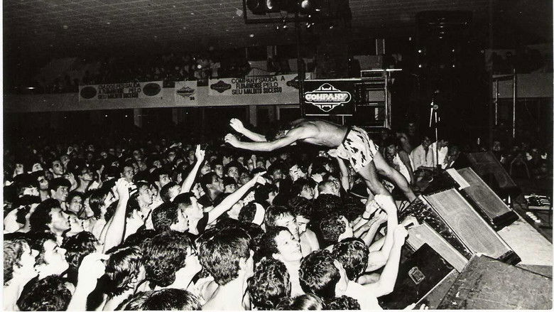 кадр из фильма A Maldita