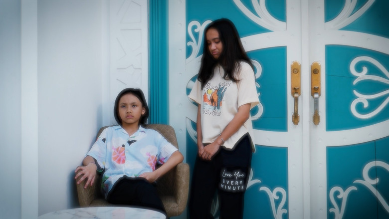 кадр из фильма Kakak Angkat