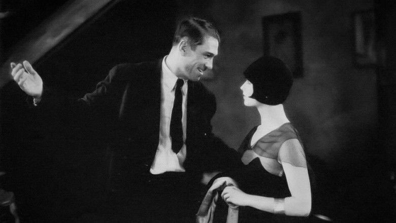 кадр из фильма Девушка в каждом порту