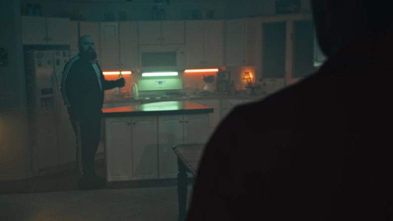 кадр из фильма When the Pizza Delivery Guy Walks in on a Robbery