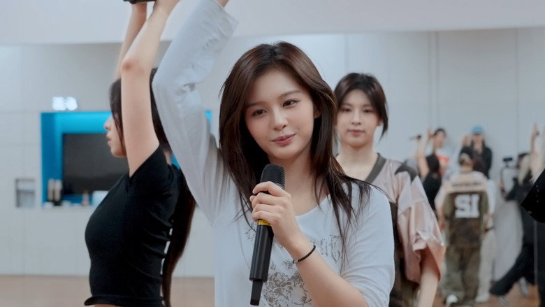 кадр из фильма 엔믹스 첫 번째 음
