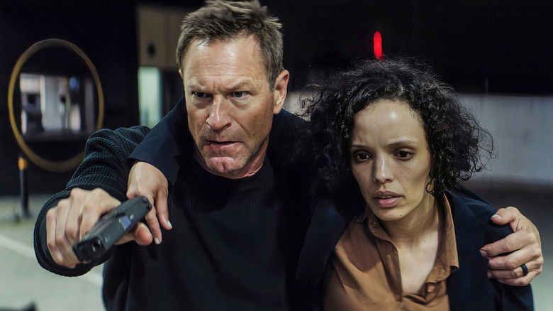 кадр из фильма Клык 2: Город волков