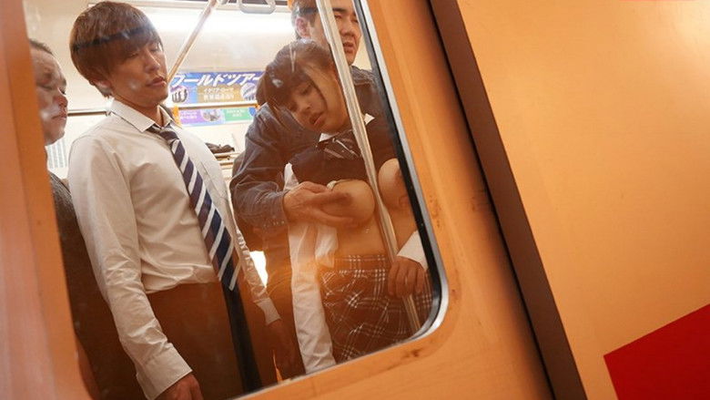 кадр из фильма 完・全・包・囲集団痴漢に声も出せず犯された爆乳制服少女夕美紫苑