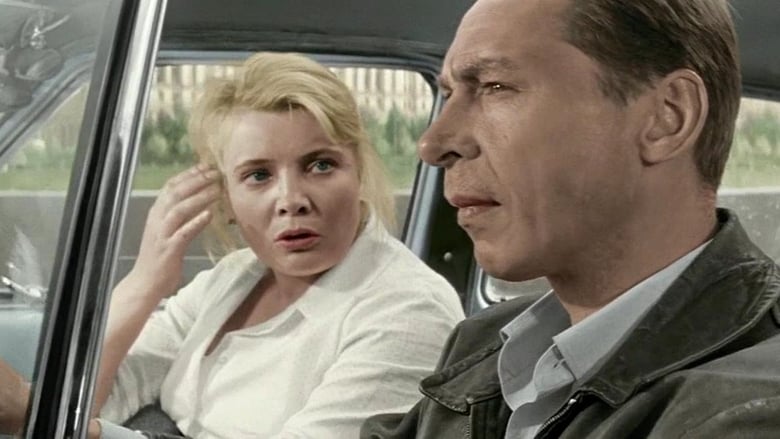 кадр из фильма Три тополя на Плющихе