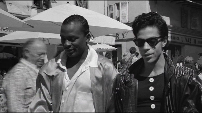 кадр из фильма Под вишневой луной