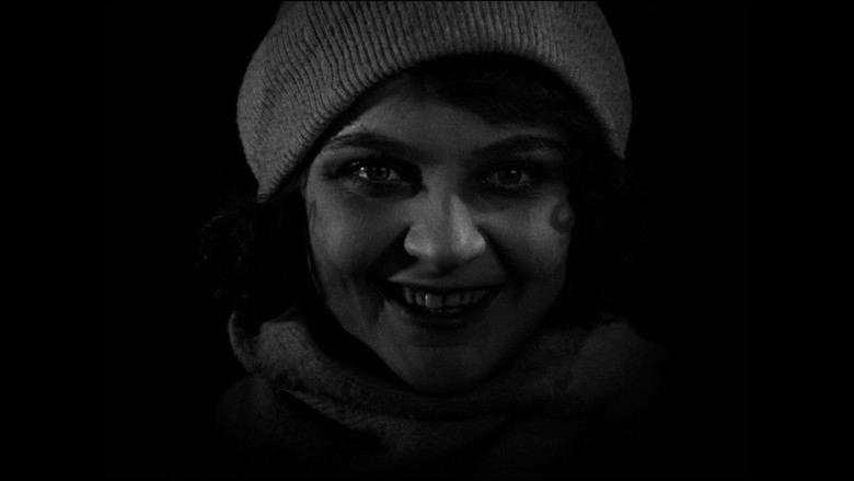 кадр из фильма Девушка с коробкой