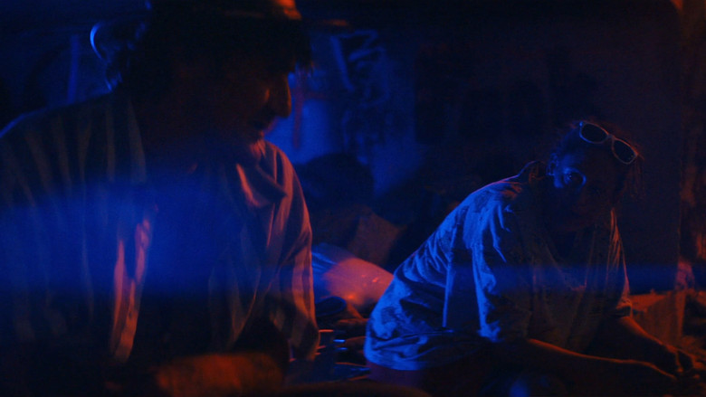 кадр из фильма The Neon People