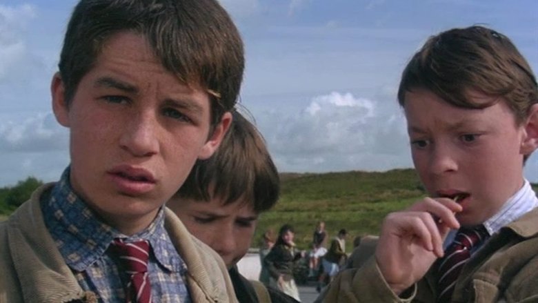 кадр из фильма Война пуговиц