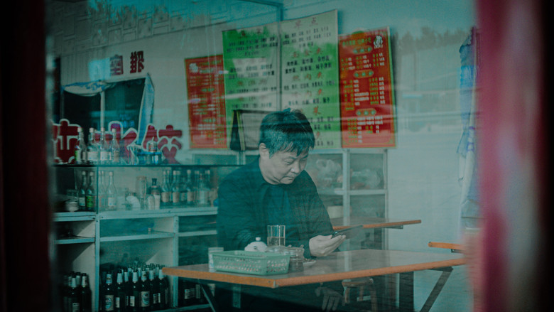 кадр из фильма Плыви, пока море не станет синим