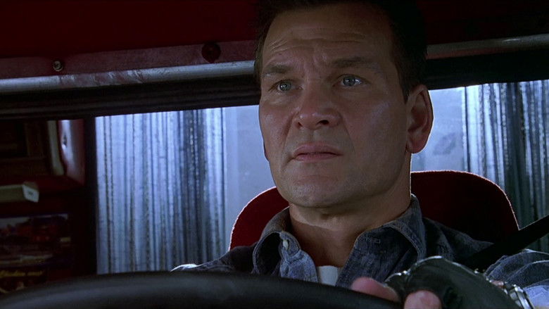 кадр из фильма Чёрный пёс