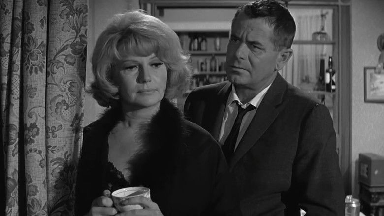 кадр из фильма The Money Trap