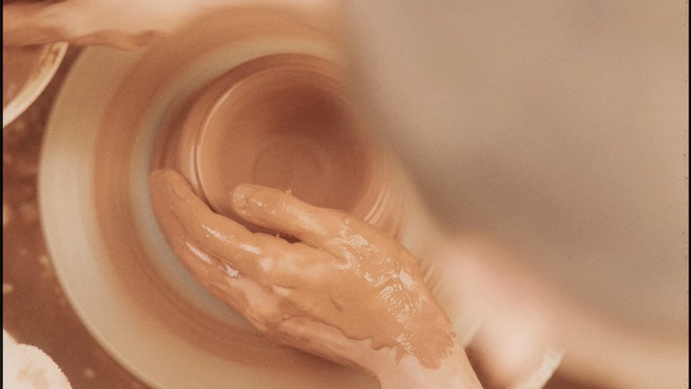 кадр из фильма Earth Works: A Potter's Story