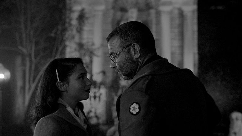 кадр из фильма За рекой, в тени деревьев