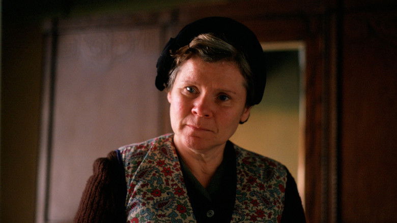 кадр из фильма Вера Дрэйк