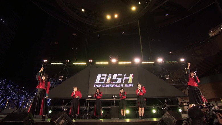 кадр из фильма THE けやき坂 GUERRiLLA BiSH at ROPPONGi HiLLS ARENA
