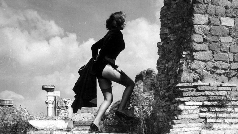 кадр из фильма Счастье быть женщиной