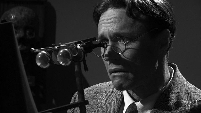 кадр из фильма Шепчущий во тьме