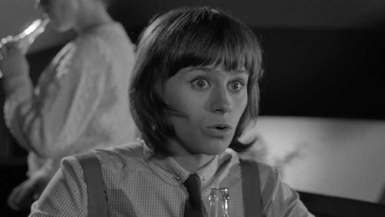 кадр из фильма Girl with Green Eyes