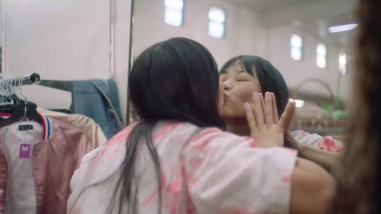 кадр из фильма That Alien, Sound