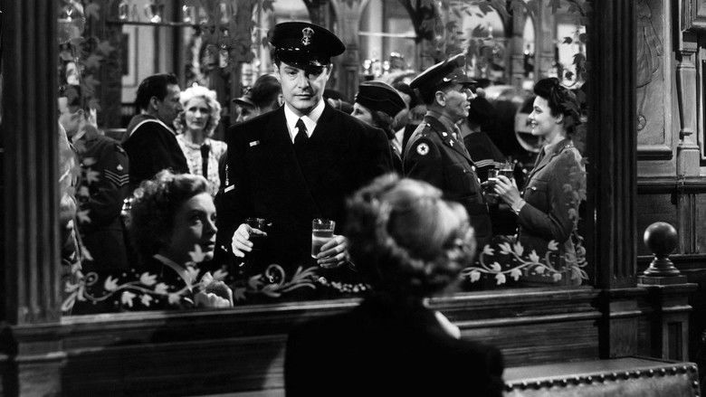 кадр из фильма Совершенно чужие