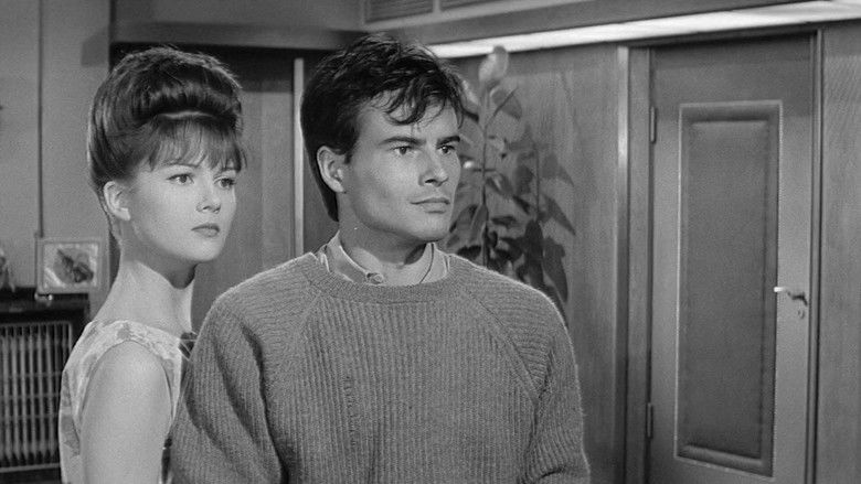 кадр из фильма Один, два, три