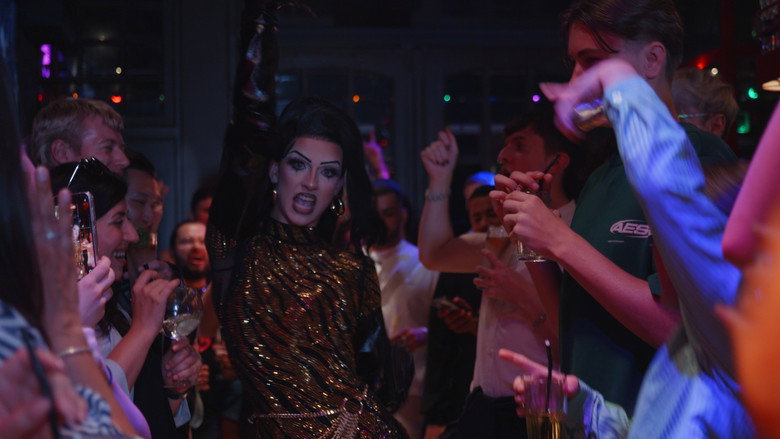 кадр из фильма Becoming Her - A Life in Drag