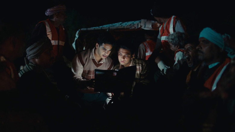 кадр из фильма होमबाउंड