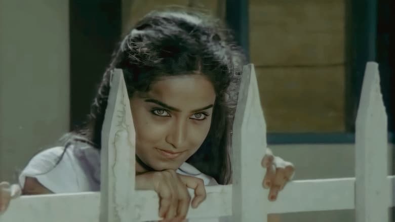 кадр из фильма നമുക്കു പാർക്കാൻ മുന്തിരിത്തോപ്പുകൾ