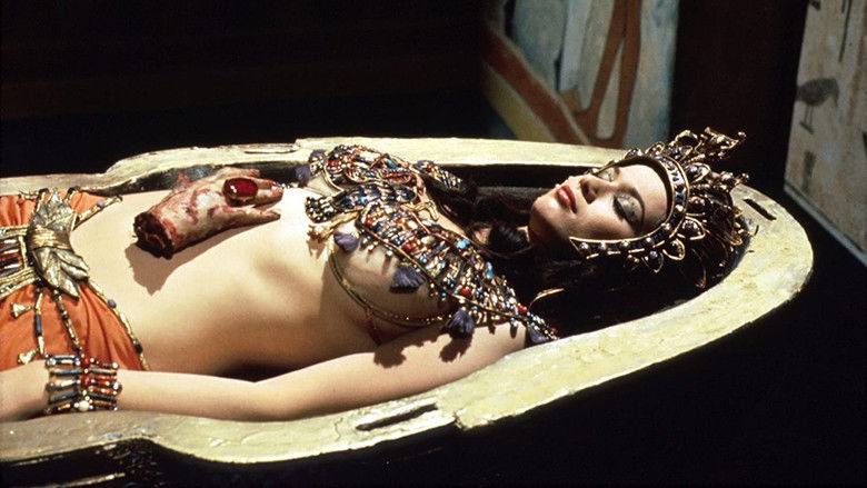 кадр из фильма Кровь из гробницы мумии