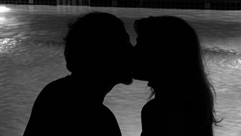 кадр из фильма Полночный поцелуй