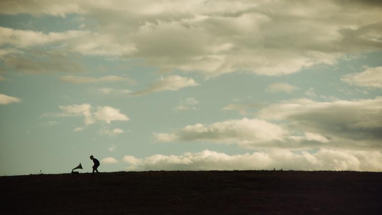 кадр из фильма Aurinko laskee Lemmenjoella