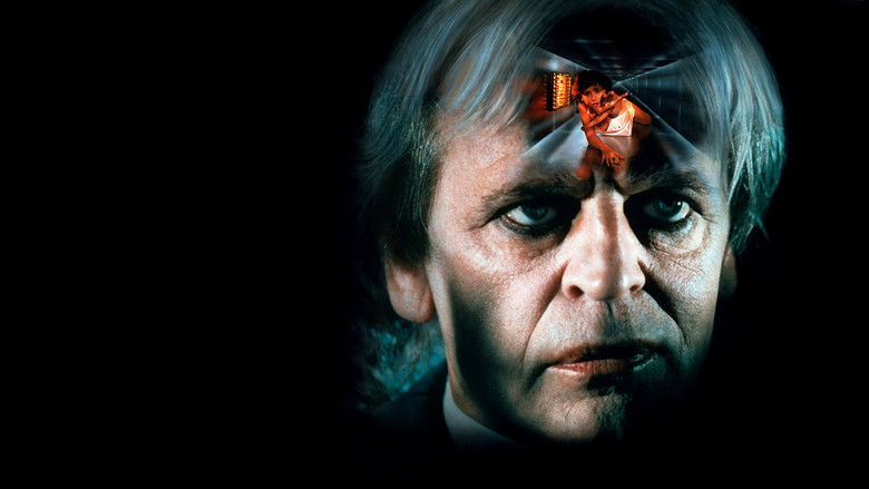 кадр из фильма Затаившийся