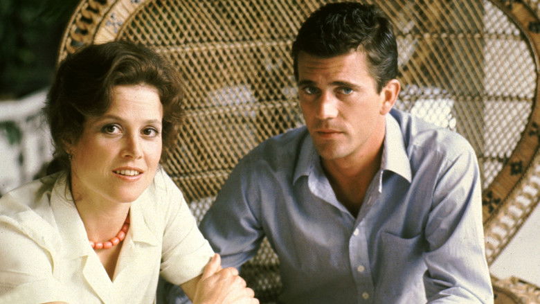 кадр из фильма Год, опасный для жизни