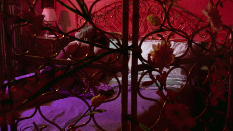 кадр из фильма Delirio caldo