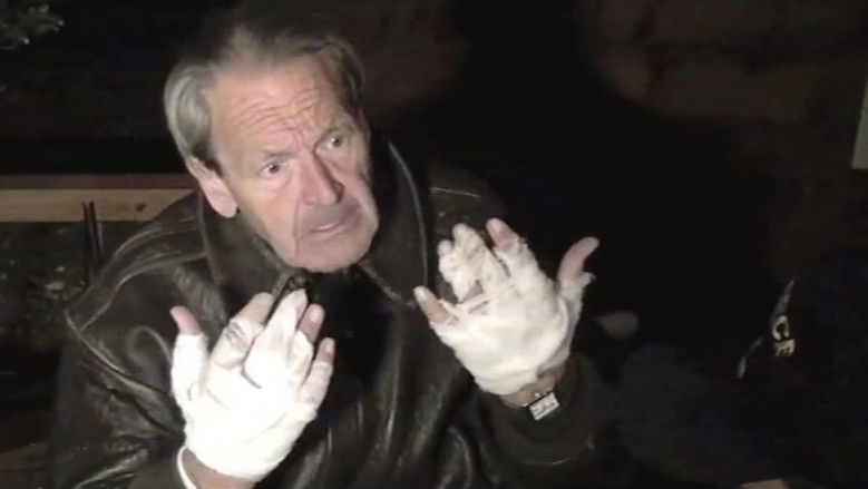 кадр из фильма I Am the Doorway