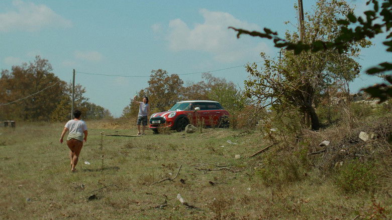 кадр из фильма En Güzel Cenaze Şarkıları