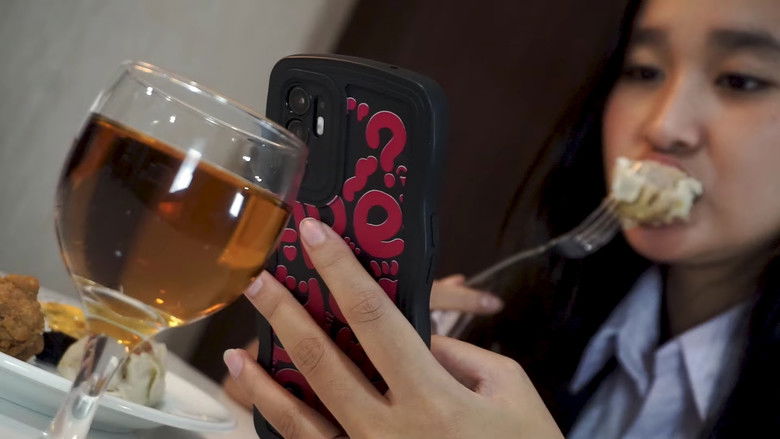 кадр из фильма Ada apa dengan Cici?