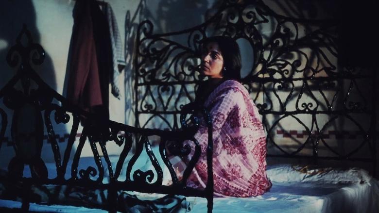 кадр из фильма एक घर